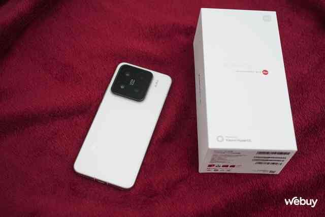 Trên tay Xiaomi 15 đầu tiên tại VN: Thiết kế nhỏ gọn cầm rất thích tay, có 2 nâng cấp này cực đáng tiền, giá từ 15,9 triệu đồng