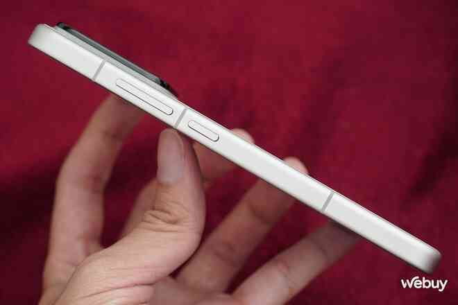 Trên tay Xiaomi 15 đầu tiên tại VN: Thiết kế nhỏ gọn cầm rất thích tay, có 2 nâng cấp này cực đáng tiền, giá từ 15,9 triệu đồng- Ảnh 11. Trên tay Xiaomi 15 đầu tiên tại VN: Thiết kế nhỏ gọn cầm rất thích tay, có 2 nâng cấp này cực đáng tiền, giá từ 15,9 triệu đồng- Ảnh 11.