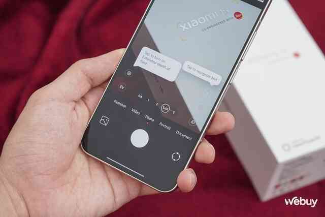 Trên tay Xiaomi 15 đầu tiên tại VN: Thiết kế nhỏ gọn cầm rất thích tay, có 2 nâng cấp này cực đáng tiền, giá từ 15,9 triệu đồng- Ảnh 13. Trên tay Xiaomi 15 đầu tiên tại VN: Thiết kế nhỏ gọn cầm rất thích tay, có 2 nâng cấp này cực đáng tiền, giá từ 15,9 triệu đồng- Ảnh 13.