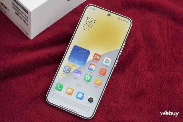 Trên tay Xiaomi 15 đầu tiên tại VN: Thiết kế nhỏ gọn cầm rất thích tay, có 2 nâng cấp này cực đáng tiền, giá từ 15,9 triệu đồng- Ảnh 14. Trên tay Xiaomi 15 đầu tiên tại VN: Thiết kế nhỏ gọn cầm rất thích tay, có 2 nâng cấp này cực đáng tiền, giá từ 15,9 triệu đồng- Ảnh 14.