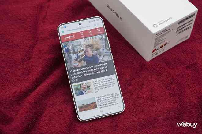 Trên tay Xiaomi 15 đầu tiên tại VN: Thiết kế nhỏ gọn cầm rất thích tay, có 2 nâng cấp này cực đáng tiền, giá từ 15,9 triệu đồng- Ảnh 17. Trên tay Xiaomi 15 đầu tiên tại VN: Thiết kế nhỏ gọn cầm rất thích tay, có 2 nâng cấp này cực đáng tiền, giá từ 15,9 triệu đồng- Ảnh 17.