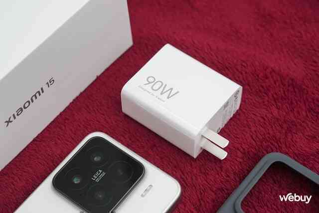 Trên tay Xiaomi 15 đầu tiên tại VN: Thiết kế nhỏ gọn cầm rất thích tay, có 2 nâng cấp này cực đáng tiền, giá từ 15,9 triệu đồng- Ảnh 24. Trên tay Xiaomi 15 đầu tiên tại VN: Thiết kế nhỏ gọn cầm rất thích tay, có 2 nâng cấp này cực đáng tiền, giá từ 15,9 triệu đồng- Ảnh 24.