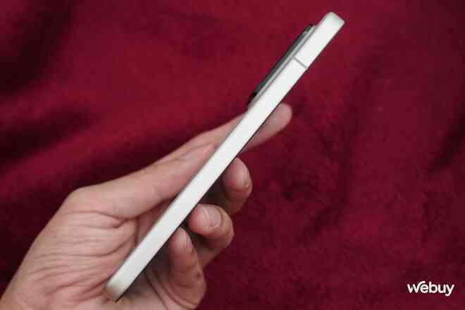 Trên tay Xiaomi 15 đầu tiên tại VN: Thiết kế nhỏ gọn cầm rất thích tay, có 2 nâng cấp này cực đáng tiền, giá từ 15,9 triệu đồng- Ảnh 9. Trên tay Xiaomi 15 đầu tiên tại VN: Thiết kế nhỏ gọn cầm rất thích tay, có 2 nâng cấp này cực đáng tiền, giá từ 15,9 triệu đồng- Ảnh 9.