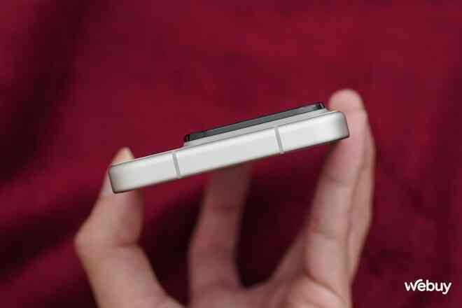 Trên tay Xiaomi 15 đầu tiên tại VN: Thiết kế nhỏ gọn cầm rất thích tay, có 2 nâng cấp này cực đáng tiền, giá từ 15,9 triệu đồng- Ảnh 10. Trên tay Xiaomi 15 đầu tiên tại VN: Thiết kế nhỏ gọn cầm rất thích tay, có 2 nâng cấp này cực đáng tiền, giá từ 15,9 triệu đồng- Ảnh 10.