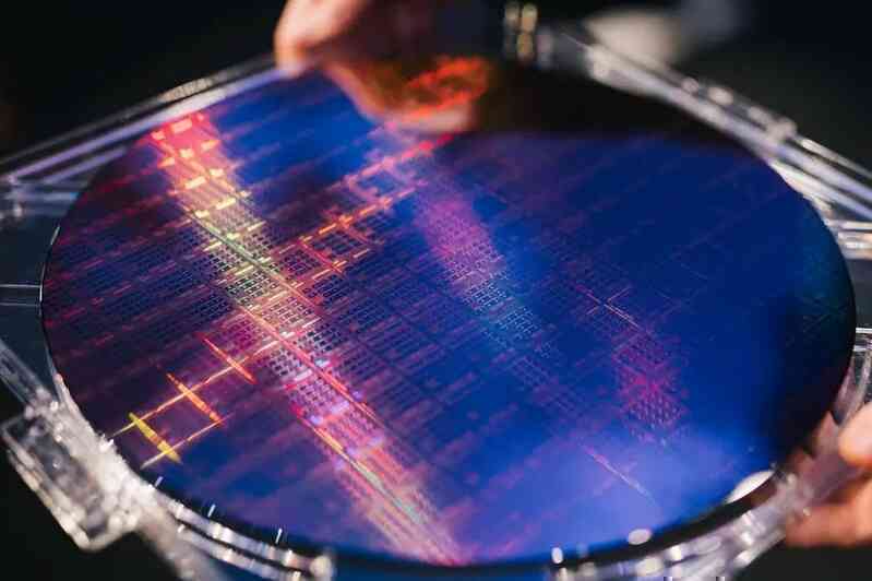 Lần đầu tiên sau 25 năm, Intel bị loại khỏi Dow Jones và thay thế bằng Nvidia, vốn là startup từng bị chính tập đoàn cười nhạo cách đây 19 năm- Ảnh 2. Lần đầu tiên sau 25 năm, Intel bị loại khỏi Dow Jones và thay thế bằng Nvidia, vốn là startup từng bị chính tập đoàn cười nhạo cách đây 19 năm- Ảnh 2.