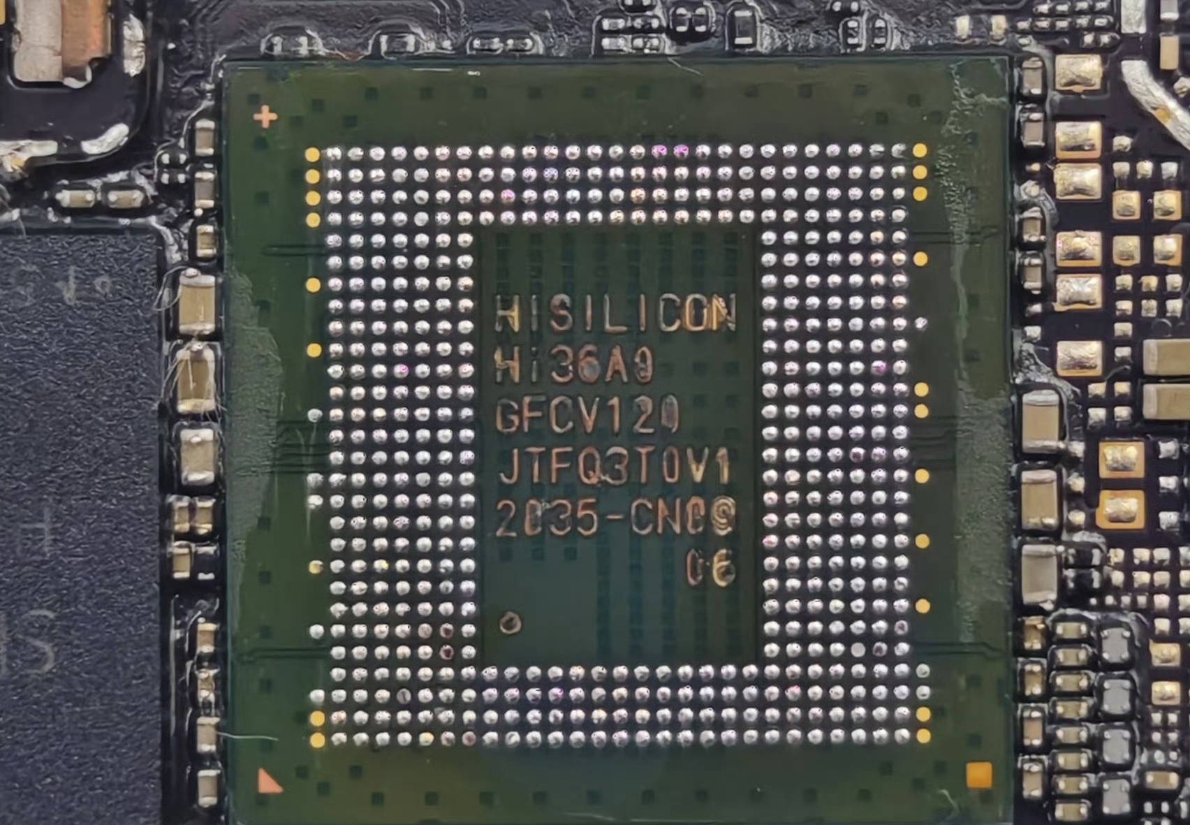Huawei cố chiêu mộ nhân tài từ TSMC bằng mức lương cao ngất ngưởng