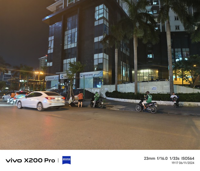 Trên tay điện thoại khiến Việt Nam có tuyết rơi- Ảnh 28. Trên tay điện thoại khiến Việt Nam có tuyết rơi- Ảnh 28.