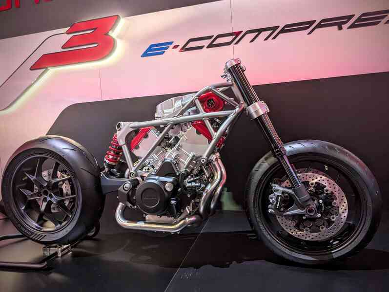 Honda ra mắt động cơ V3 siêu nạp tại EICMA: Kỳ vọng mở ra kỷ nguyên mới cho xe máy