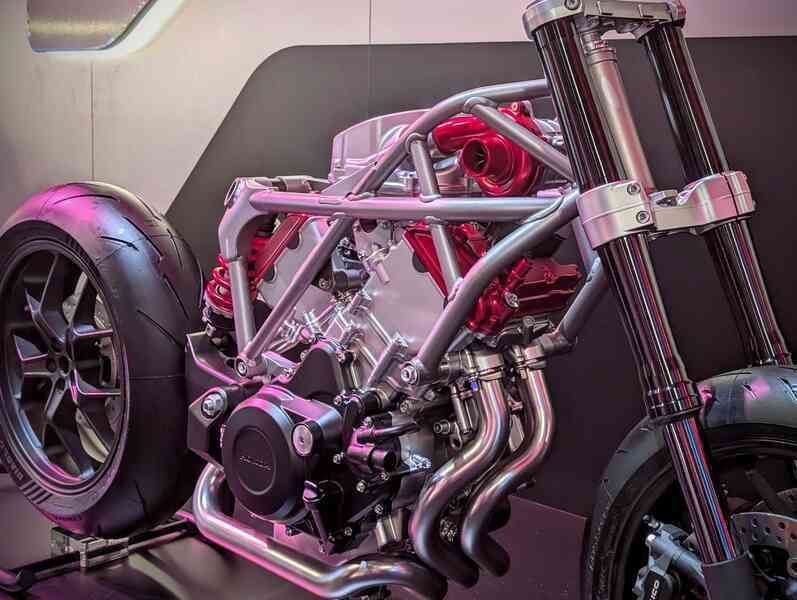 Honda ra mắt động cơ V3 siêu nạp tại EICMA: Kỳ vọng mở ra kỷ nguyên mới cho xe máy- Ảnh 8. Honda ra mắt động cơ V3 siêu nạp tại EICMA: Kỳ vọng mở ra kỷ nguyên mới cho xe máy- Ảnh 8.