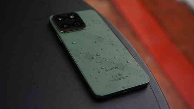 Ra mắt smartphone có thiết kế siêu bền bỉ, kháng nước IP64, pin khủng 6.000mAh mà giá chính hãng chỉ hơn 5 triệu đồng- Ảnh 2. Ra mắt smartphone có thiết kế siêu bền bỉ, kháng nước IP64, pin khủng 6.000mAh mà giá chính hãng chỉ hơn 5 triệu đồng- Ảnh 2.