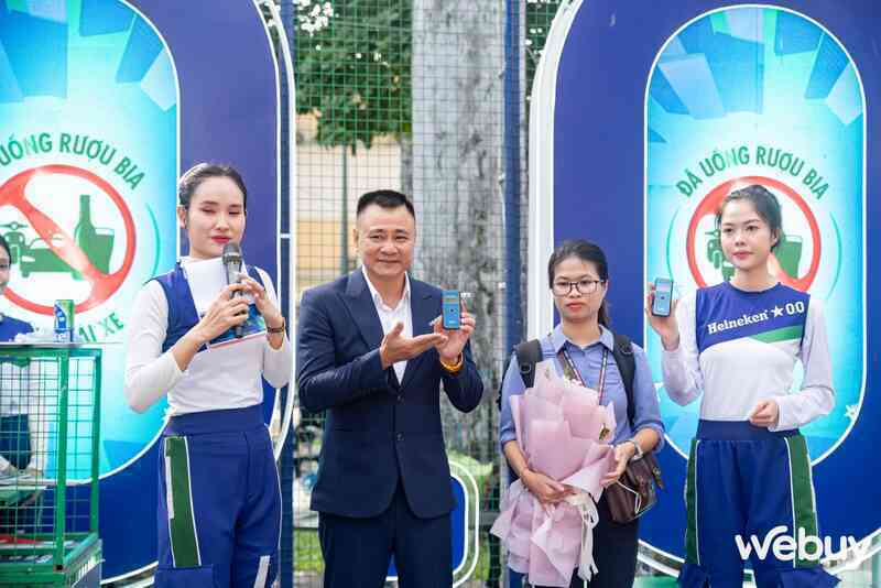 Tận hưởng thức uống không cồn Heineken 0.0, hào hứng trải nghiệm lái xe an toàn tại Ngày hội Tuyên truyền Pháp luật Việt Nam- Ảnh 11. Tận hưởng thức uống không cồn Heineken 0.0, hào hứng trải nghiệm lái xe an toàn tại Ngày hội Tuyên truyền Pháp luật Việt Nam- Ảnh 11.