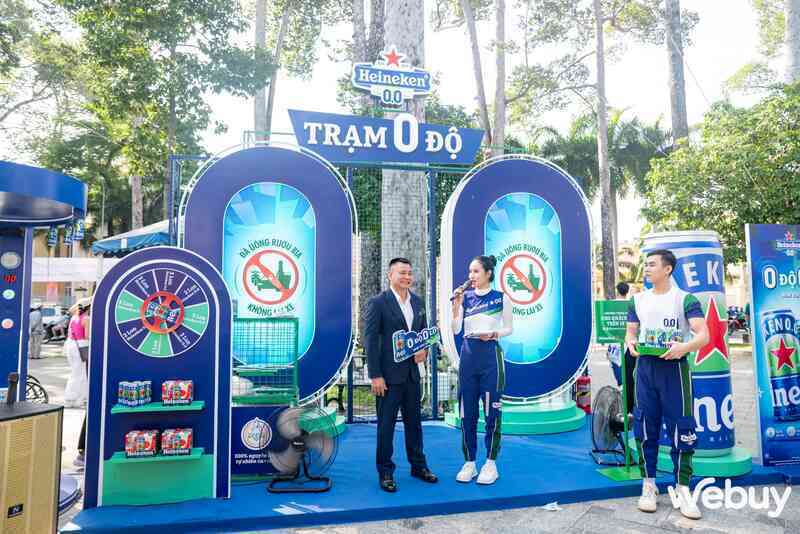 Tận hưởng thức uống không cồn Heineken 0.0, hào hứng trải nghiệm lái xe an toàn tại Ngày hội Tuyên truyền Pháp luật Việt Nam- Ảnh 4. Tận hưởng thức uống không cồn Heineken 0.0, hào hứng trải nghiệm lái xe an toàn tại Ngày hội Tuyên truyền Pháp luật Việt Nam- Ảnh 4.