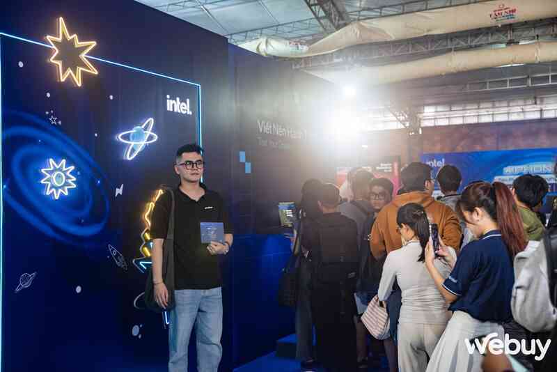 Người trẻ hào hứng với loạt trải nghiệm AI độc đáo tại Intel AIvolution 2024- Ảnh 4. Người trẻ hào hứng với loạt trải nghiệm AI độc đáo tại Intel AIvolution 2024- Ảnh 4.