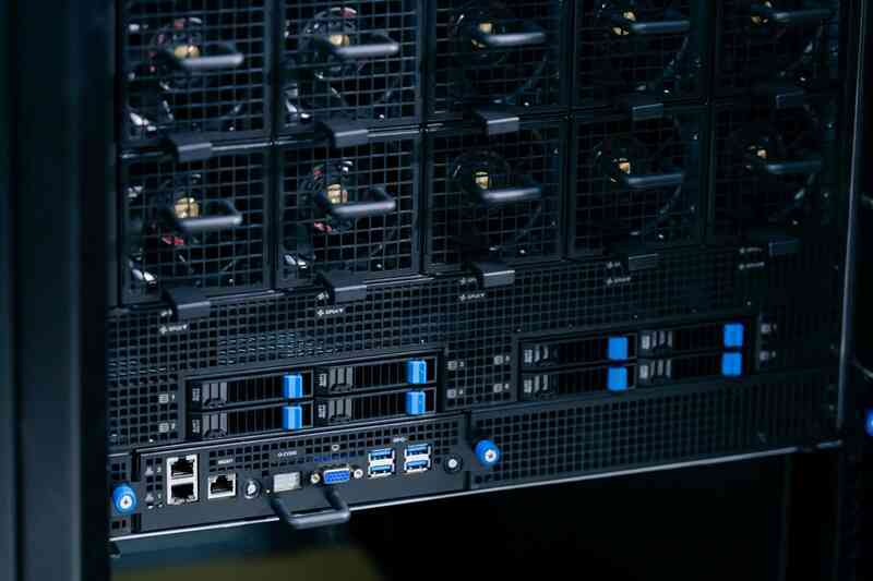 Cận cảnh hàng ngàn siêu chip Nvidia GPU H1000 cho Nhà máy AI đầu tiên tại Việt Nam- Ảnh 5. Cận cảnh hàng ngàn siêu chip Nvidia GPU H1000 cho Nhà máy AI đầu tiên tại Việt Nam- Ảnh 5.