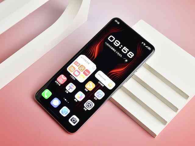 Ảnh thực tế điện thoại giá 42 triệu đồng nhưng hiệu năng chỉ bằng một nửa điện thoại 12 triệu đồng- Ảnh 6. Ảnh thực tế điện thoại giá 42 triệu đồng nhưng hiệu năng chỉ bằng một nửa điện thoại 12 triệu đồng- Ảnh 6.