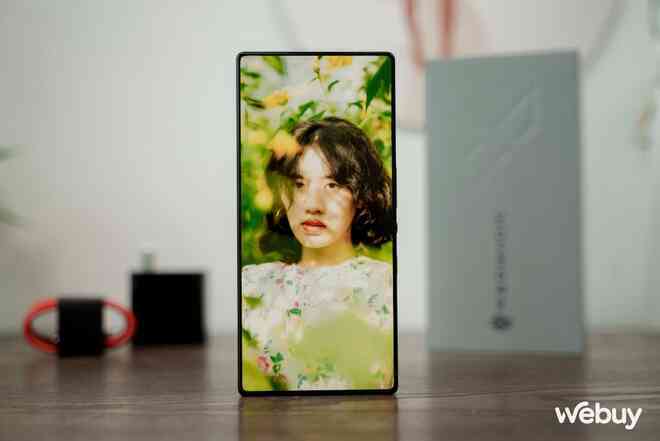 Trải nghiệm sớm REDMAGIC 10 Pro: Snapdragon 8 Elite, quạt tản nhiệt "xịn" kết hợp kim loại lỏng, thiết kế ngầu đúng chuẩn gaming phone, giá từ 17.99 triệu- Ảnh 16. Trải nghiệm sớm REDMAGIC 10 Pro: Snapdragon 8 Elite, quạt tản nhiệt "xịn" kết hợp kim loại lỏng, thiết kế ngầu đúng chuẩn gaming phone, giá từ 17.99 triệu- Ảnh 16.