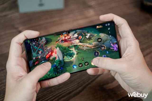 Trải nghiệm sớm REDMAGIC 10 Pro: Snapdragon 8 Elite, quạt tản nhiệt "xịn" kết hợp kim loại lỏng, thiết kế ngầu đúng chuẩn gaming phone, giá từ 17.99 triệu- Ảnh 18. Trải nghiệm sớm REDMAGIC 10 Pro: Snapdragon 8 Elite, quạt tản nhiệt "xịn" kết hợp kim loại lỏng, thiết kế ngầu đúng chuẩn gaming phone, giá từ 17.99 triệu- Ảnh 18.