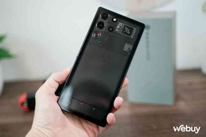 Trải nghiệm sớm REDMAGIC 10 Pro: Snapdragon 8 Elite, quạt tản nhiệt "xịn" kết hợp kim loại lỏng, thiết kế ngầu đúng chuẩn gaming phone, giá từ 17.99 triệu- Ảnh 3. Trải nghiệm sớm REDMAGIC 10 Pro: Snapdragon 8 Elite, quạt tản nhiệt "xịn" kết hợp kim loại lỏng, thiết kế ngầu đúng chuẩn gaming phone, giá từ 17.99 triệu- Ảnh 3.
