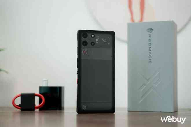 Trải nghiệm sớm REDMAGIC 10 Pro: Snapdragon 8 Elite, quạt tản nhiệt "xịn" kết hợp kim loại lỏng, thiết kế ngầu đúng chuẩn gaming phone, giá từ 17.99 triệu- Ảnh 32. Trải nghiệm sớm REDMAGIC 10 Pro: Snapdragon 8 Elite, quạt tản nhiệt "xịn" kết hợp kim loại lỏng, thiết kế ngầu đúng chuẩn gaming phone, giá từ 17.99 triệu- Ảnh 32.