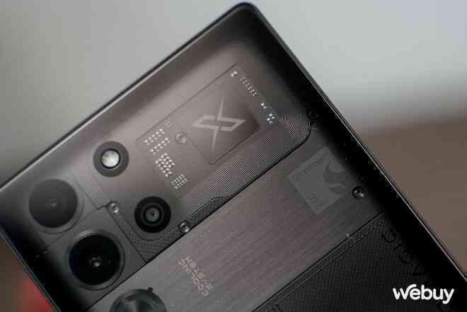 Trải nghiệm sớm REDMAGIC 10 Pro: Snapdragon 8 Elite, quạt tản nhiệt "xịn" kết hợp kim loại lỏng, thiết kế ngầu đúng chuẩn gaming phone, giá từ 17.99 triệu- Ảnh 10. Trải nghiệm sớm REDMAGIC 10 Pro: Snapdragon 8 Elite, quạt tản nhiệt "xịn" kết hợp kim loại lỏng, thiết kế ngầu đúng chuẩn gaming phone, giá từ 17.99 triệu- Ảnh 10.