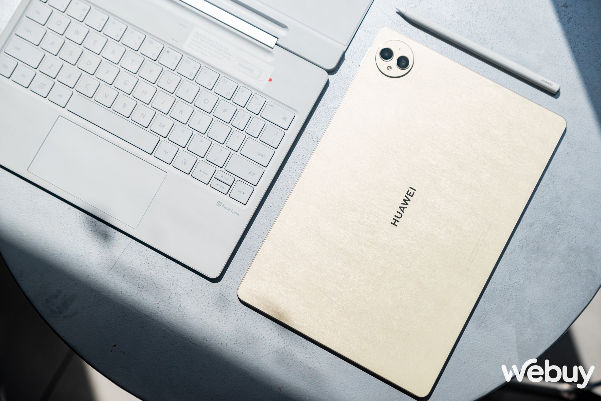 Cận cảnh Huawei MatePad Pro: Liệu có đủ "Pro" để thay thế một chiếc laptop?- Ảnh 6. Cận cảnh Huawei MatePad Pro: Liệu có đủ "Pro" để thay thế một chiếc laptop?- Ảnh 6.