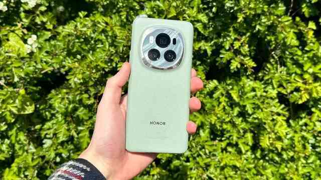 Điện thoại Trung Quốc giờ đắt chẳng kém iPhone, Samsung: Vì sao không "vừa mạnh vừa rẻ" như xưa nữa?