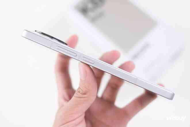 Trên tay điện thoại Xiaomi giá chỉ hơn 13 triệu nhưng trang bị chip Snapdragon 8 Elite cực mạnh, thiết kế đẹp, pin 6.000mAh, có cả vân tay siêu âm- Ảnh 12. Trên tay điện thoại Xiaomi giá chỉ hơn 13 triệu nhưng trang bị chip Snapdragon 8 Elite cực mạnh, thiết kế đẹp, pin 6.000mAh, có cả vân tay siêu âm- Ảnh 12.