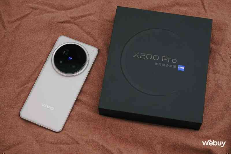 Không phải iPhone 16 Pro Max hay Galaxy S24 Ultra, reviewer công nghệ nổi tiếng đánh giá mẫu smartphone Trung Quốc này là "tốt nhất 2024"- Ảnh 2. Không phải iPhone 16 Pro Max hay Galaxy S24 Ultra, reviewer công nghệ nổi tiếng đánh giá mẫu smartphone Trung Quốc này là "tốt nhất 2024"- Ảnh 2.