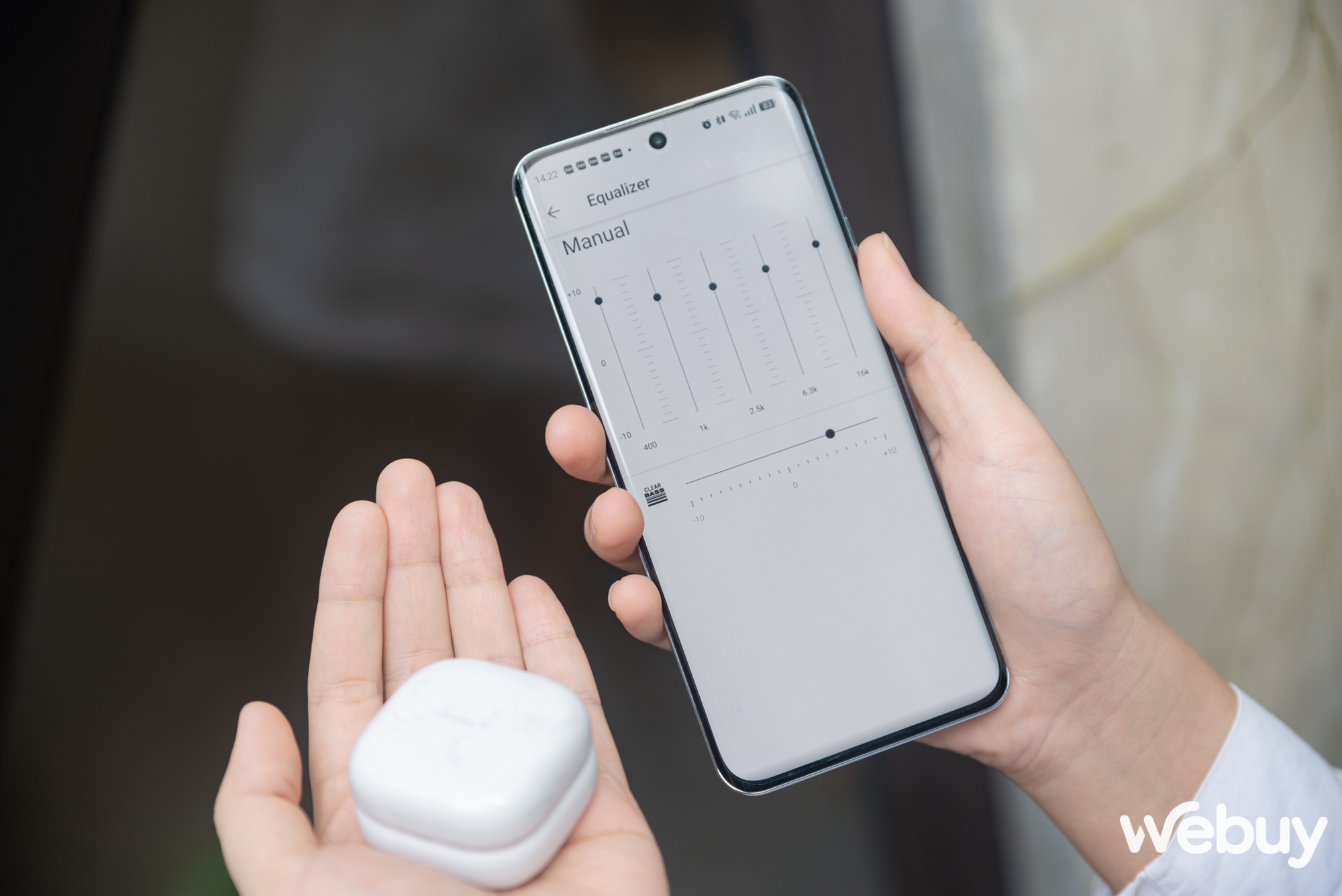 Nghe nhạc cùng Sony LinkBuds Open: Đeo thoải mái, chất âm đủ dùng, nhiều tính năng thông minh- Ảnh 16. Nghe nhạc cùng Sony LinkBuds Open: Đeo thoải mái, chất âm đủ dùng, nhiều tính năng thông minh- Ảnh 16.