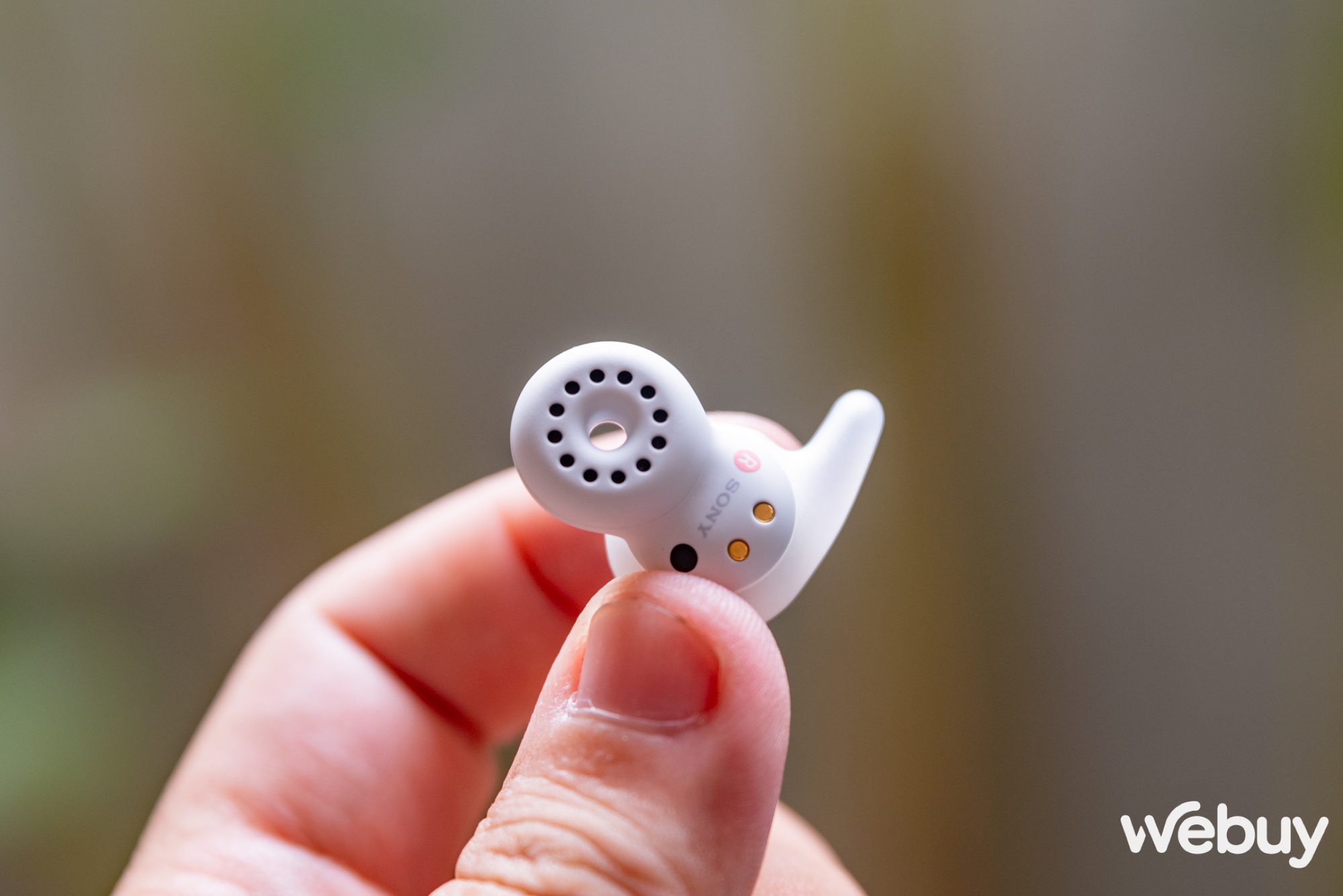 Nghe nhạc cùng Sony LinkBuds Open: Đeo thoải mái, chất âm đủ dùng, nhiều tính năng thông minh- Ảnh 3. Nghe nhạc cùng Sony LinkBuds Open: Đeo thoải mái, chất âm đủ dùng, nhiều tính năng thông minh- Ảnh 3.