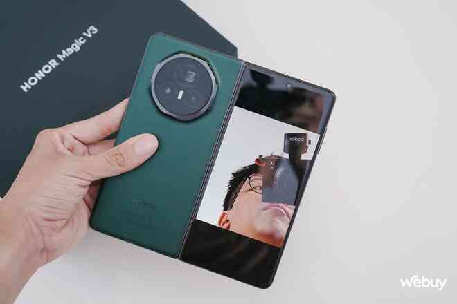 Chính thức mở bán smartphone gập mỏng nhẹ nhất thế giới: Honor Magic V3 và tham vọng cạnh tranh cùng Samsung và OPPO- Ảnh 11. Chính thức mở bán smartphone gập mỏng nhẹ nhất thế giới: Honor Magic V3 và tham vọng cạnh tranh cùng Samsung và OPPO- Ảnh 11.