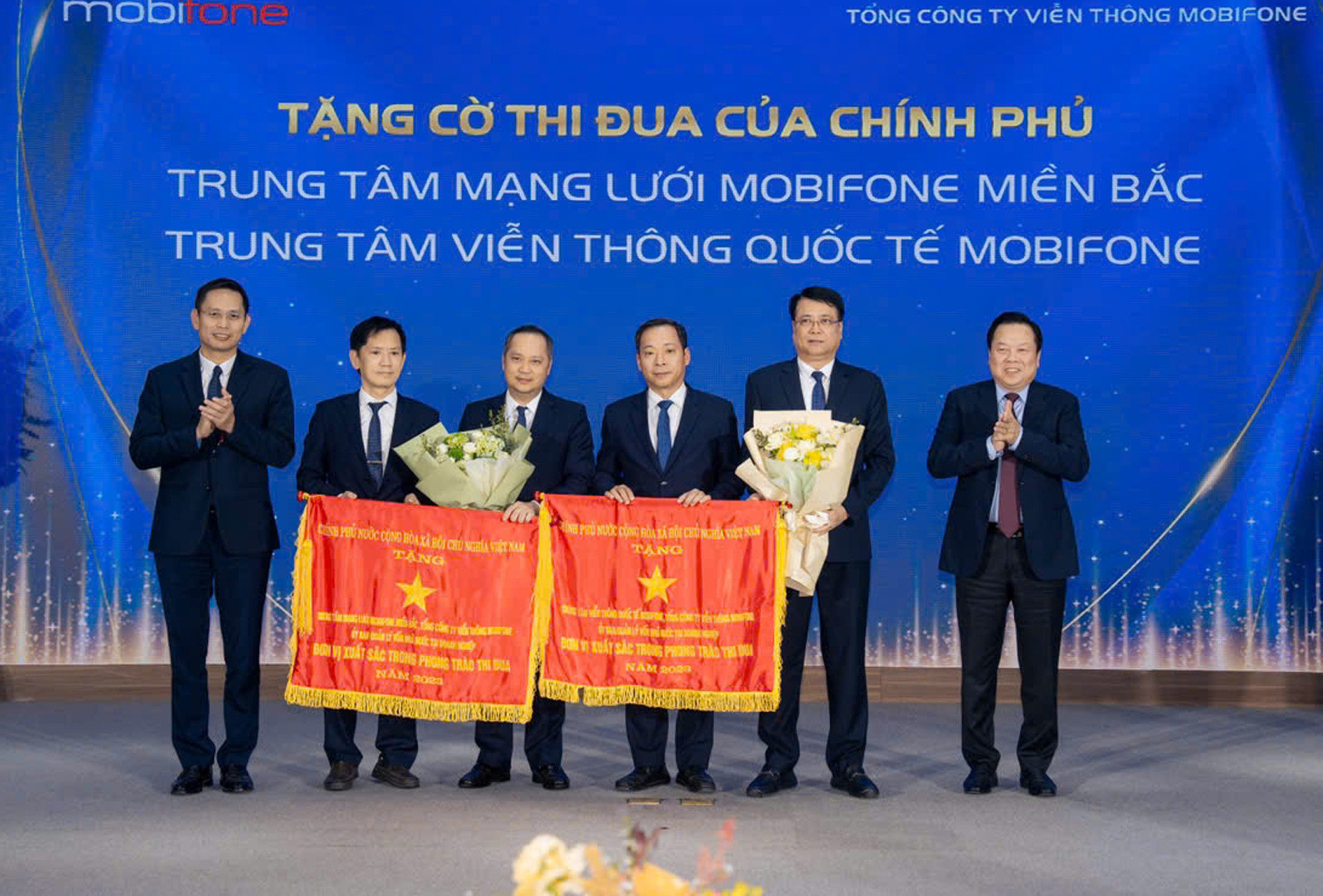MobiFone nhan bang khen.jpg