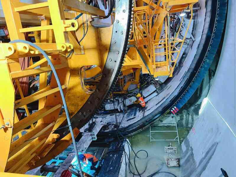 Cỗ máy dài 160 mét, nặng 2.800 tấn và công nghệ đỉnh cao Trung Quốc "ra sân", dự án 62 tỷ USD đạt cột mốc mới- Ảnh 2. Cỗ máy dài 160 mét, nặng 2.800 tấn và công nghệ đỉnh cao Trung Quốc "ra sân", dự án 62 tỷ USD đạt cột mốc mới- Ảnh 2.