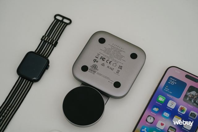 Đế sạc không dây cao cấp 3 trong 1 cho người dùng "hệ Táo": Sạc đồng thời iPhone, AirPods, Apple Watch, tặng kèm cả củ và dây sạc, giá 3,49 triệu đồng- Ảnh 2. Đế sạc không dây cao cấp 3 trong 1 cho người dùng "hệ Táo": Sạc đồng thời iPhone, AirPods, Apple Watch, tặng kèm cả củ và dây sạc, giá 3,49 triệu đồng- Ảnh 2.