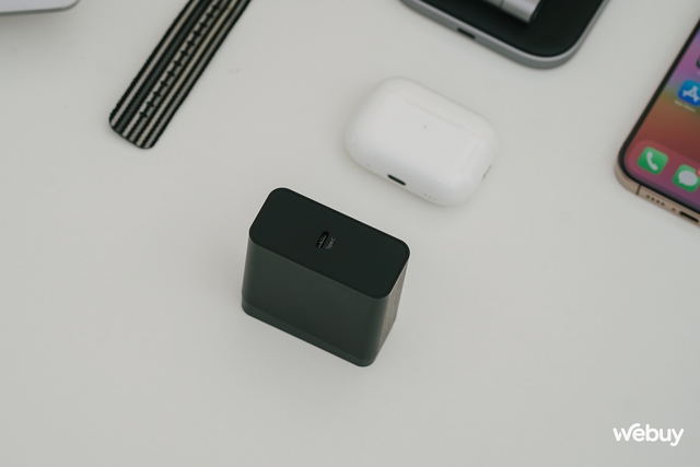 Đế sạc không dây cao cấp 3 trong 1 cho người dùng "hệ Táo": Sạc đồng thời iPhone, AirPods, Apple Watch, tặng kèm cả củ và dây sạc, giá 3,49 triệu đồng- Ảnh 10. Đế sạc không dây cao cấp 3 trong 1 cho người dùng "hệ Táo": Sạc đồng thời iPhone, AirPods, Apple Watch, tặng kèm cả củ và dây sạc, giá 3,49 triệu đồng- Ảnh 10.