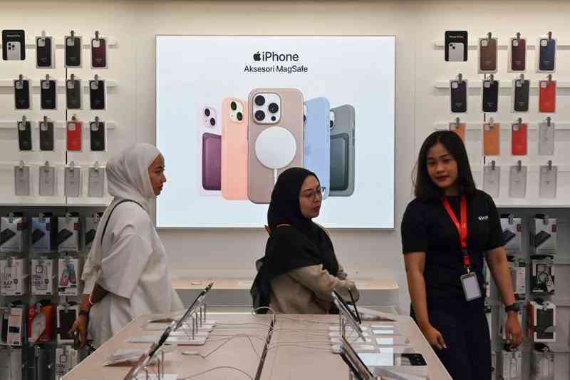 Nổi tiếng "cứng" như Apple nhưng cũng bị Indonesia khuất phục: Phải chi 1 tỷ USD trong 1 tuần nếu muốn được bán iPhone- Ảnh 2. Nổi tiếng "cứng" như Apple nhưng cũng bị Indonesia khuất phục: Phải chi 1 tỷ USD trong 1 tuần nếu muốn được bán iPhone- Ảnh 2.