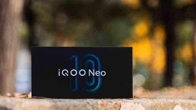 Điện thoại Dimensity 9400 giá rẻ nhất: Thiết kế đẹp, có vân tay siêu âm, pin 6.100mAh kèm sạc nhanh 120W mà giá chỉ bằng nửa OPPO Find X8 Pro