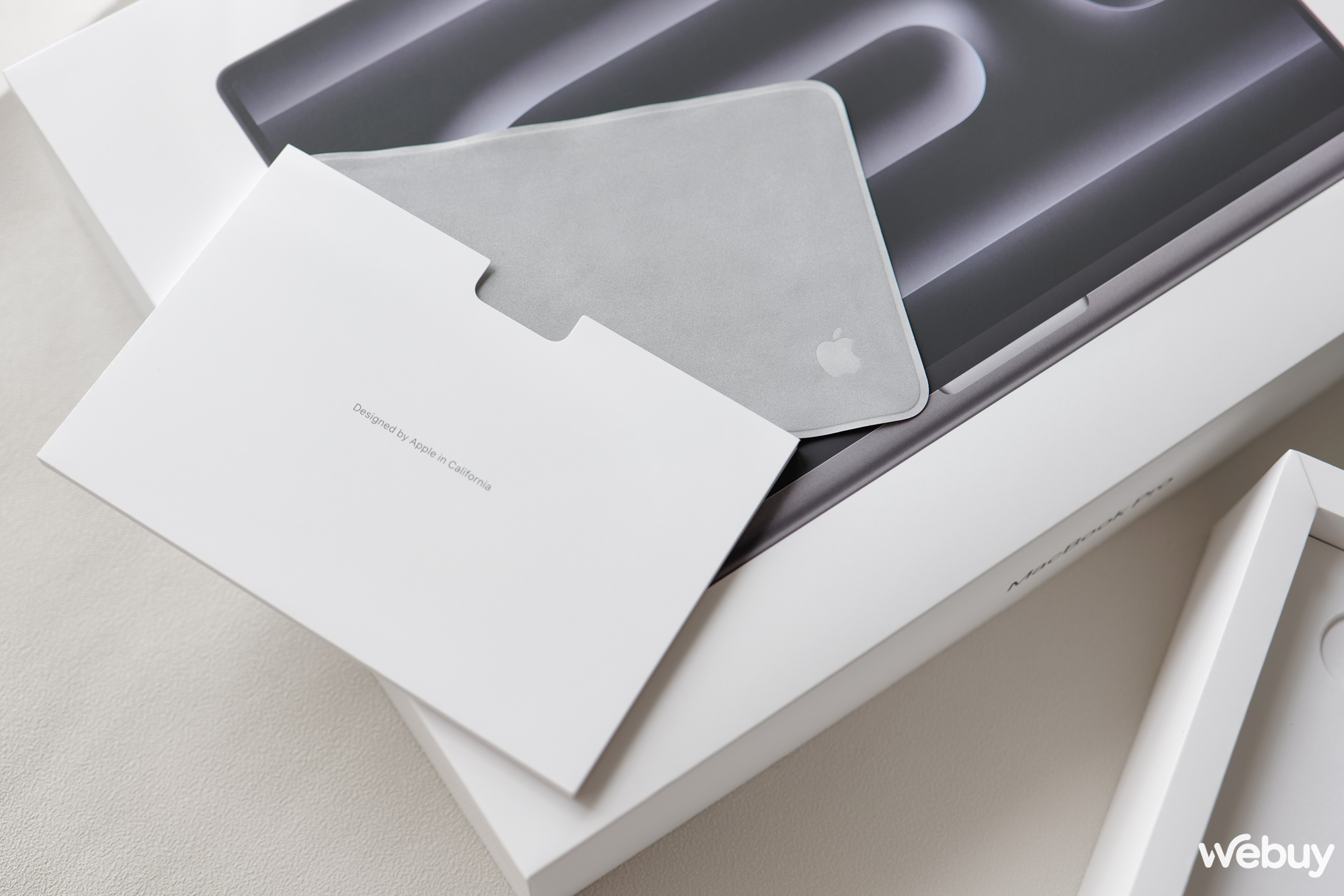 Mở hộp MacBook Pro 16 inch M4 Pro chính hãng tại Việt Nam trị giá hơn 100 triệu đồng: Nhanh, mạnh, màn hình Nano-texture dùng rất thích- Ảnh 13. Mở hộp MacBook Pro 16 inch M4 Pro chính hãng tại Việt Nam trị giá hơn 100 triệu đồng: Nhanh, mạnh, màn hình Nano-texture dùng rất thích- Ảnh 13.