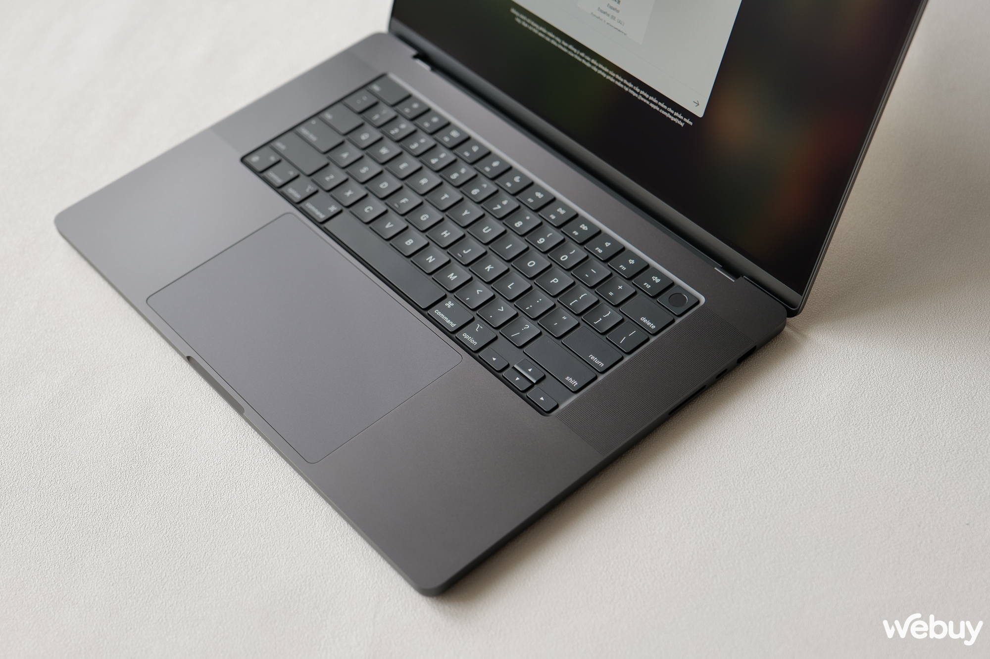 Mở hộp MacBook Pro 16 inch M4 Pro chính hãng tại Việt Nam trị giá hơn 100 triệu đồng: Nhanh, mạnh, màn hình Nano-texture dùng rất thích- Ảnh 23. Mở hộp MacBook Pro 16 inch M4 Pro chính hãng tại Việt Nam trị giá hơn 100 triệu đồng: Nhanh, mạnh, màn hình Nano-texture dùng rất thích- Ảnh 23.