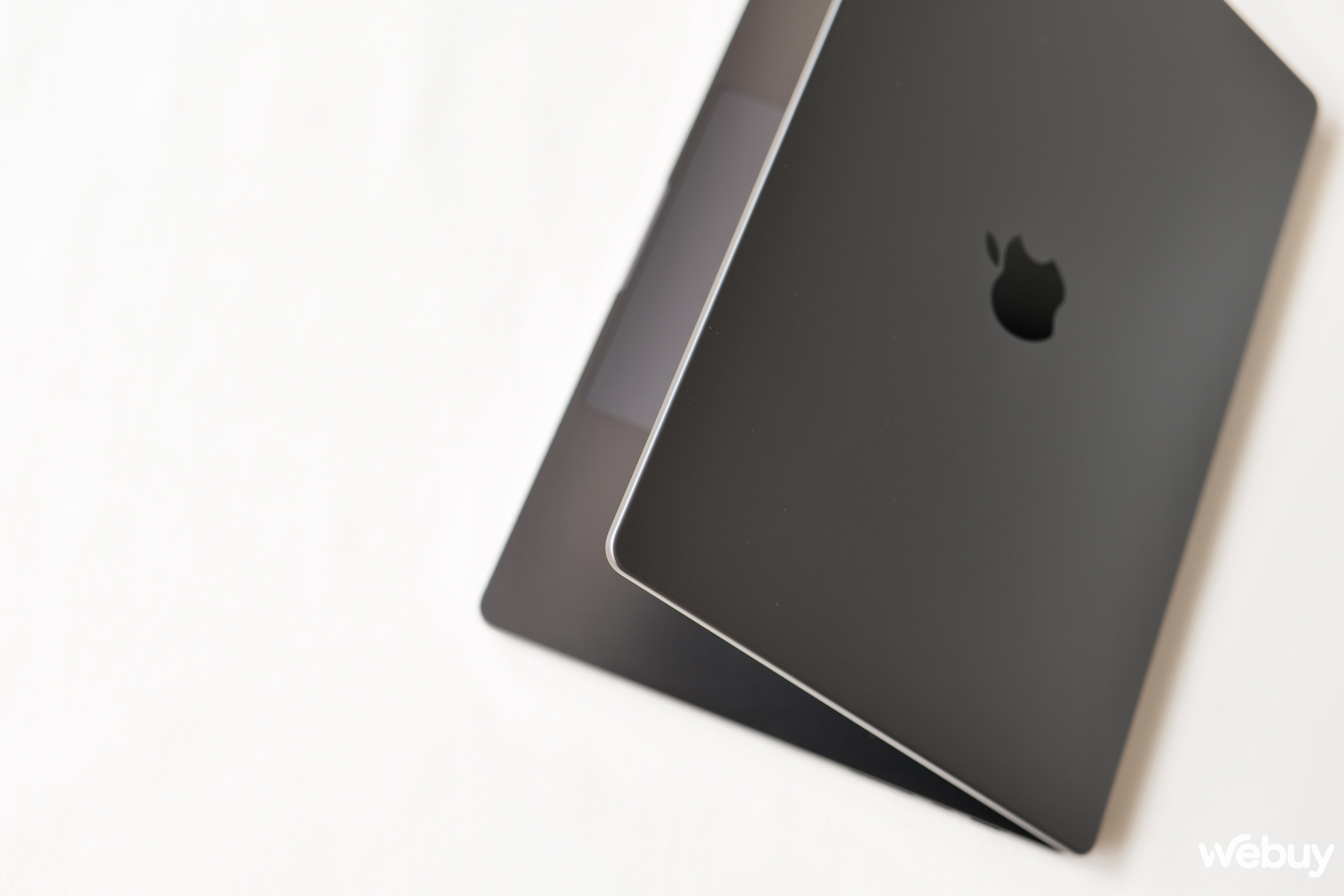 Mở hộp MacBook Pro 16 inch M4 Pro chính hãng tại Việt Nam trị giá hơn 100 triệu đồng: Nhanh, mạnh, màn hình Nano-texture dùng rất thích- Ảnh 5. Mở hộp MacBook Pro 16 inch M4 Pro chính hãng tại Việt Nam trị giá hơn 100 triệu đồng: Nhanh, mạnh, màn hình Nano-texture dùng rất thích- Ảnh 5.