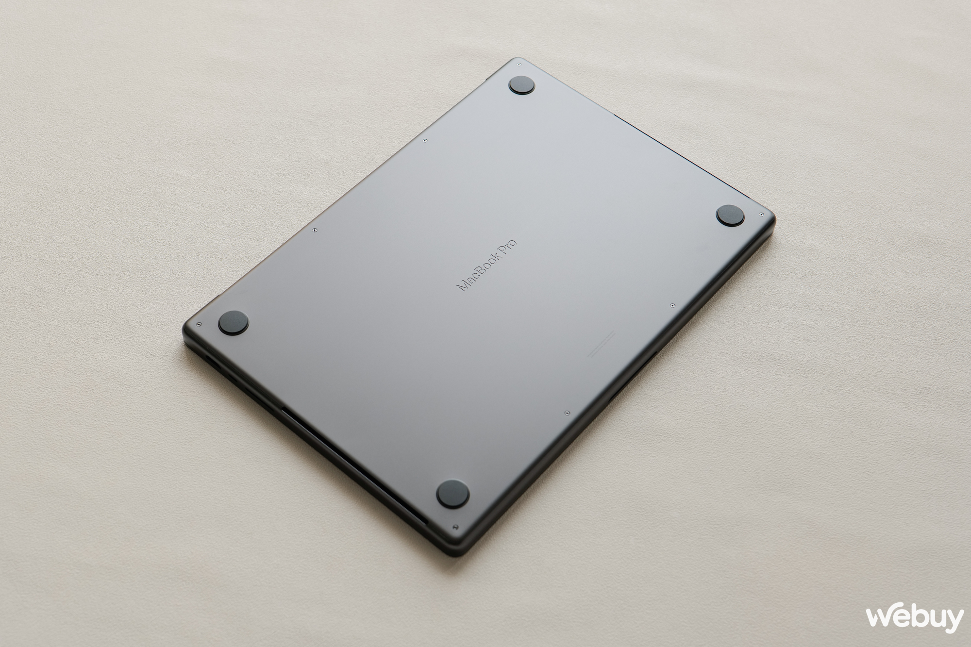 Mở hộp MacBook Pro 16 inch M4 Pro chính hãng tại Việt Nam trị giá hơn 100 triệu đồng: Nhanh, mạnh, màn hình Nano-texture dùng rất thích- Ảnh 6. Mở hộp MacBook Pro 16 inch M4 Pro chính hãng tại Việt Nam trị giá hơn 100 triệu đồng: Nhanh, mạnh, màn hình Nano-texture dùng rất thích- Ảnh 6.