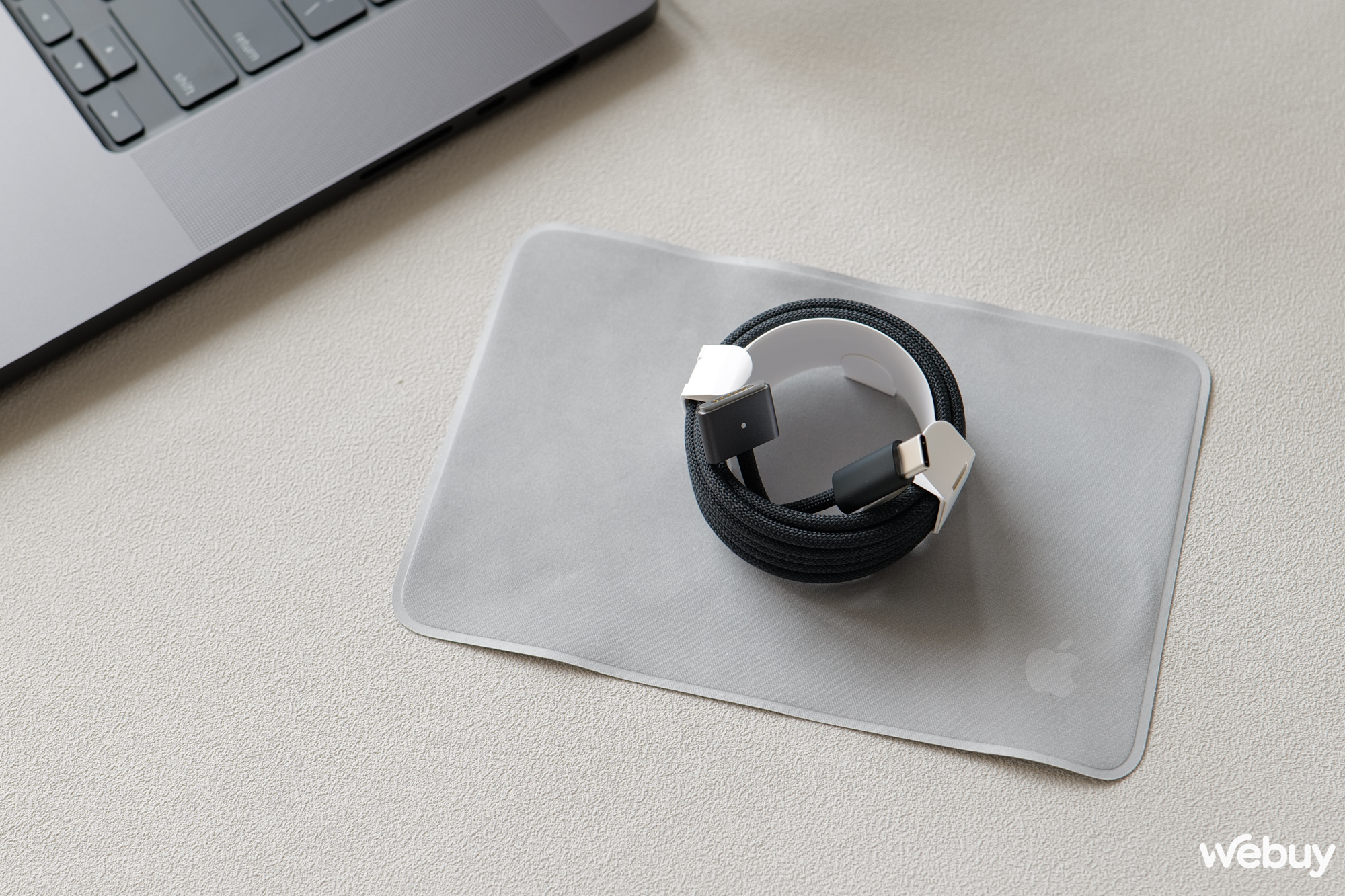 Mở hộp MacBook Pro 16 inch M4 Pro chính hãng tại Việt Nam trị giá hơn 100 triệu đồng: Nhanh, mạnh, màn hình Nano-texture dùng rất thích- Ảnh 9. Mở hộp MacBook Pro 16 inch M4 Pro chính hãng tại Việt Nam trị giá hơn 100 triệu đồng: Nhanh, mạnh, màn hình Nano-texture dùng rất thích- Ảnh 9.