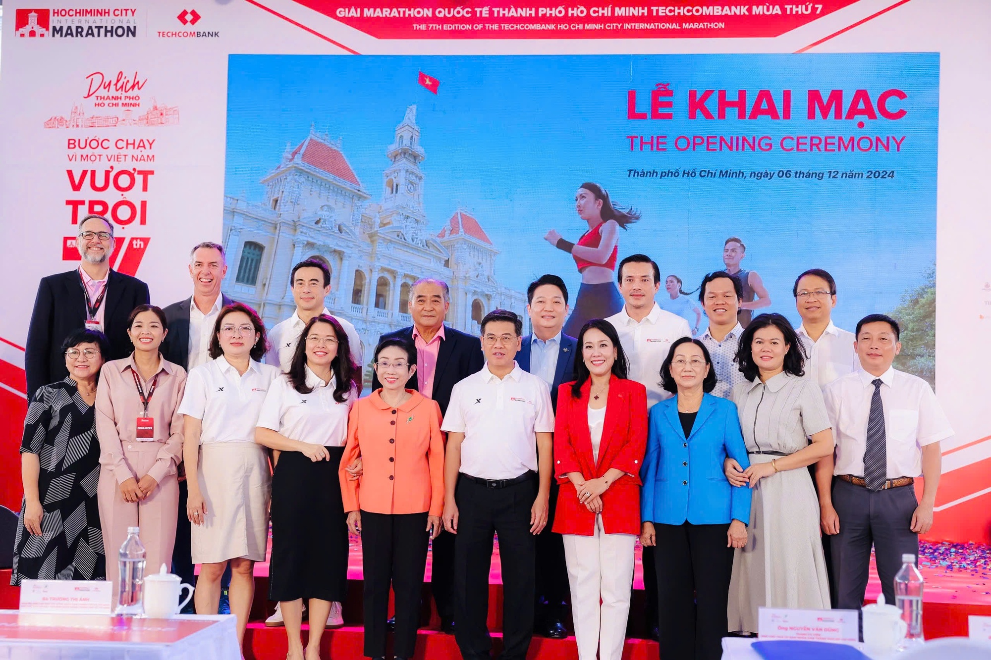 Khai mạc giải marathon quốc tế TP.HCM Techcombank lần thứ 7: Số lượng vận động viên tham gia kỷ lục, nhiều hoạt động bên lề hấp dẫn- Ảnh 2. Khai mạc giải marathon quốc tế TP.HCM Techcombank lần thứ 7: Số lượng vận động viên tham gia kỷ lục, nhiều hoạt động bên lề hấp dẫn- Ảnh 2.