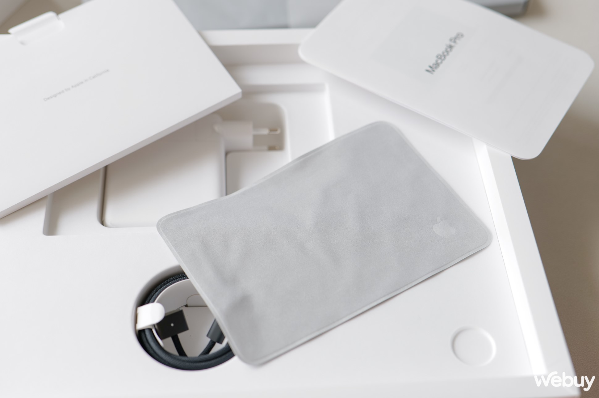 Không còn sticker quả Táo nhưng khách hàng mua MacBook Pro M4 bản Nano-texture lại được “món quà” này từ Apple- Ảnh 6. Không còn sticker quả Táo nhưng khách hàng mua MacBook Pro M4 bản Nano-texture lại được “món quà” này từ Apple- Ảnh 6.