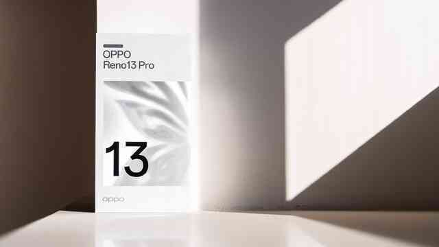 Trên tay OPPO Reno13 Pro sắp ra mắt tại Việt Nam: Thiết kế mới quá đẹp, chống nước IP69, camera chụp đẹp kèm pin 5.800mAh