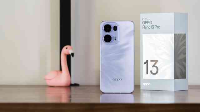 Trên tay OPPO Reno13 Pro sắp ra mắt tại Việt Nam: Thiết kế mới quá đẹp, chống nước IP69, camera chụp đẹp kèm pin 5.800mAh- Ảnh 14. Trên tay OPPO Reno13 Pro sắp ra mắt tại Việt Nam: Thiết kế mới quá đẹp, chống nước IP69, camera chụp đẹp kèm pin 5.800mAh- Ảnh 14.