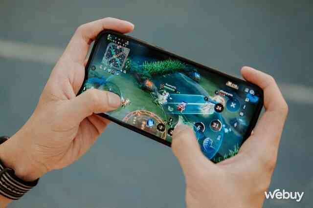 Đánh Liên Quân, Tốc Chiến bằng OPPO Find X8 bao lâu thì hết pin?- Ảnh 2. Đánh Liên Quân, Tốc Chiến bằng OPPO Find X8 bao lâu thì hết pin?- Ảnh 2.