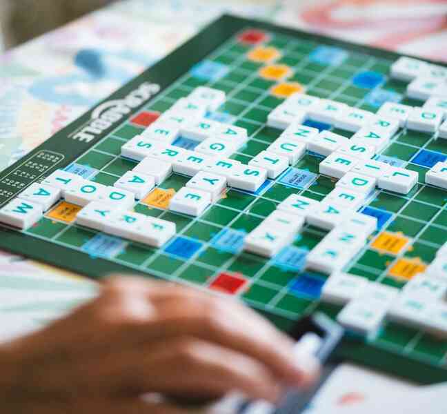 Kỳ lạ: Người đàn ông không nói tiếng Tây Ban Nha lại giành chức vô địch thế giới Scrabble bằng tiếng Tây Ban Nha