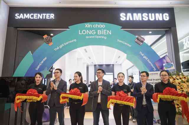 SamCenter thứ 33 mở tại Aeon Mall Long Biên: Giảm giá 60% cho Z Flip6, S24 FE..., nhiều quà tặng tổng trị giá hơn 99 triệu