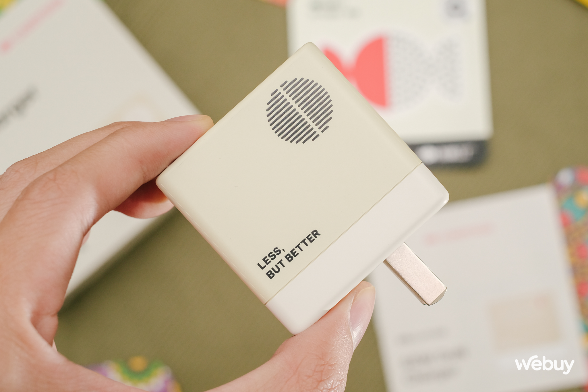 Củ sạc nhanh 65W thiết kế cực đẹp: 3 cổng USB, sạc nhanh cho iPhone, MacBook thoải mái, giá hơn 600.000 đồng- Ảnh 6. Củ sạc nhanh 65W thiết kế cực đẹp: 3 cổng USB, sạc nhanh cho iPhone, MacBook thoải mái, giá hơn 600.000 đồng- Ảnh 6.